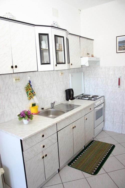 Apartments Ivan Orlic Vinišće Kamer foto