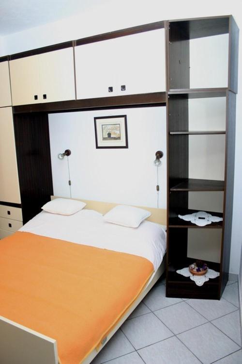 Apartments Ivan Orlic Vinišće Kamer foto